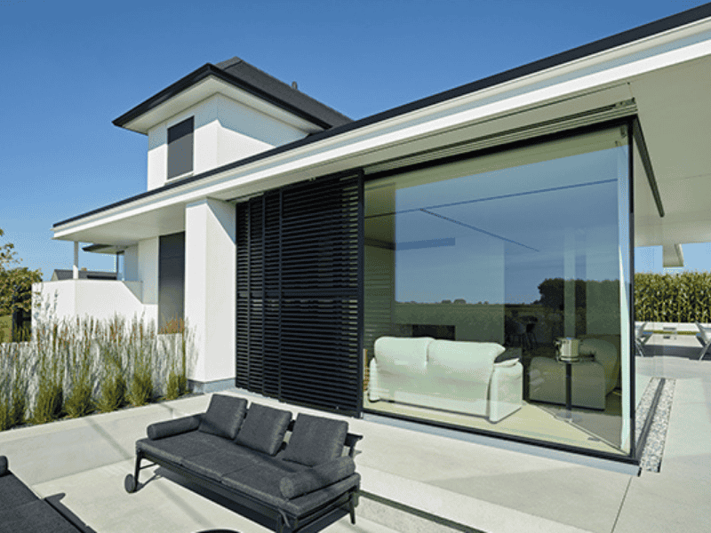 Quelles protections solaires pour une terrasse exposée plein sud ?